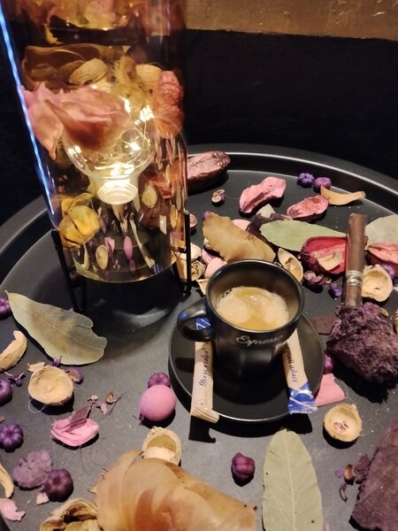 Sofia si Kaya iti ofera cafeau si bautaura gratis!!!
